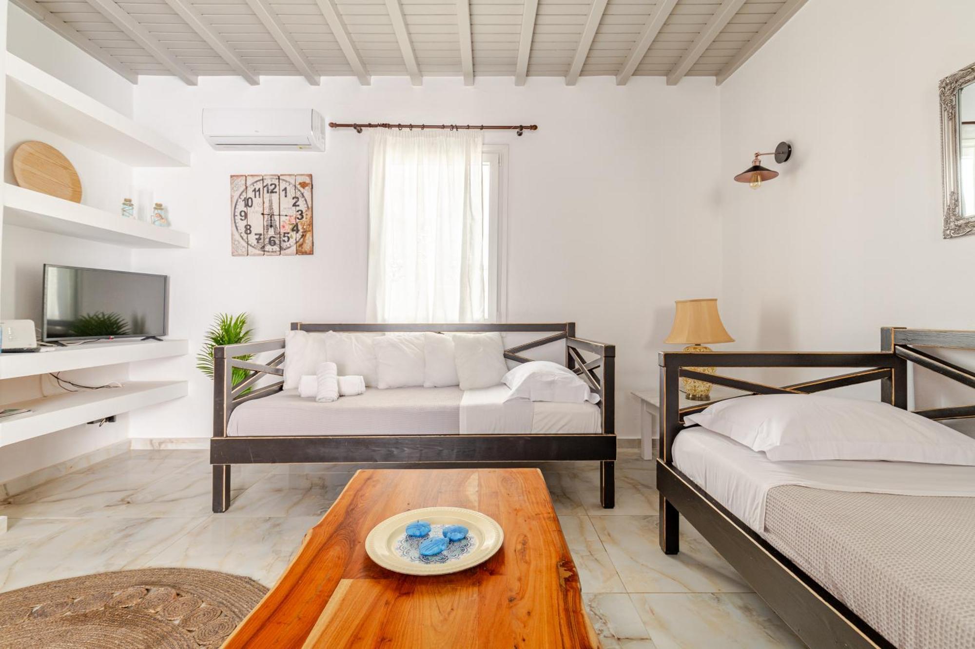 Elenitas House In *